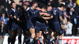 埼玉の頂点に立ち、54年ぶりに全国高校大会出場を決めた浦和高校の選手たち（撮影：高塩隆）